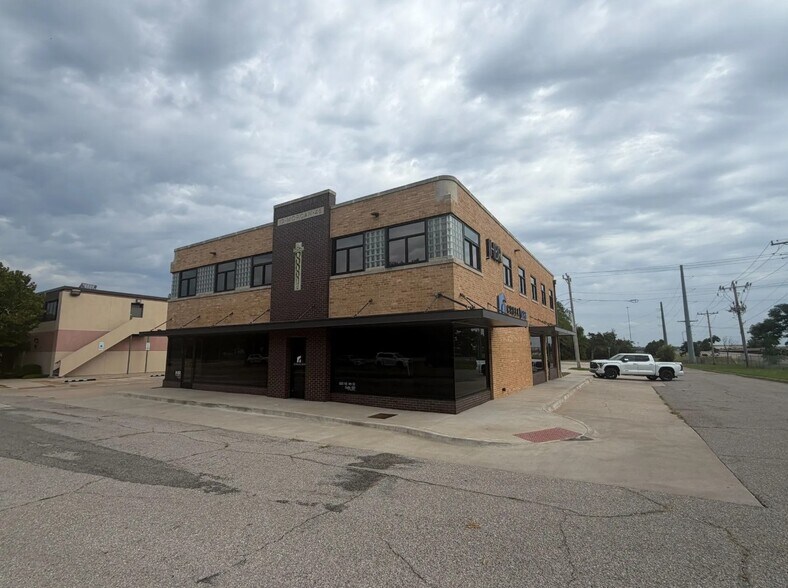 600 NE 4th St, Oklahoma City, OK à louer - Photo du bâtiment - Image 2 de 2