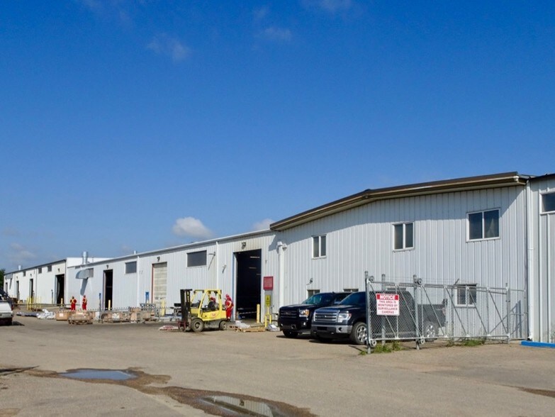 4604 62nd Ave, Lloydminster, AB à louer - Photo du bâtiment - Image 3 de 23