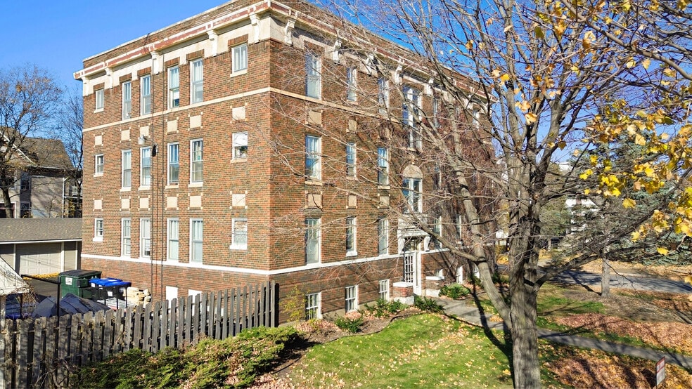 195 Lexington Pky N, Saint Paul, MN for sale - Building Photo - Image 2 of 25