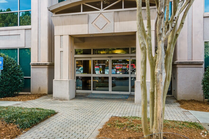 100 Stoneforest Dr, Woodstock, GA à louer - Photo du bâtiment - Image 2 de 4