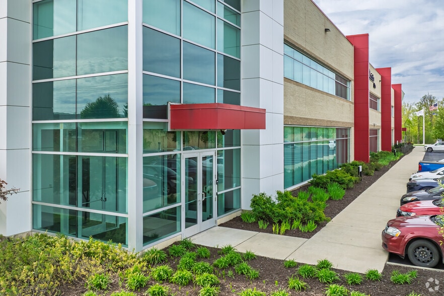 41150 Van Born Rd, Canton, MI for lease - Building Photo - Image 2 of 6