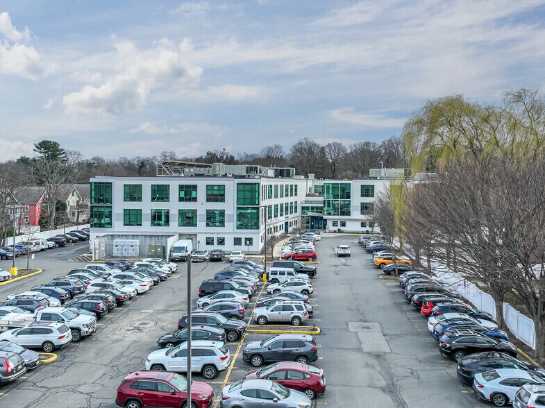 625 Mount Auburn St, Cambridge, MA à louer - Photo du bâtiment - Image 3 de 5