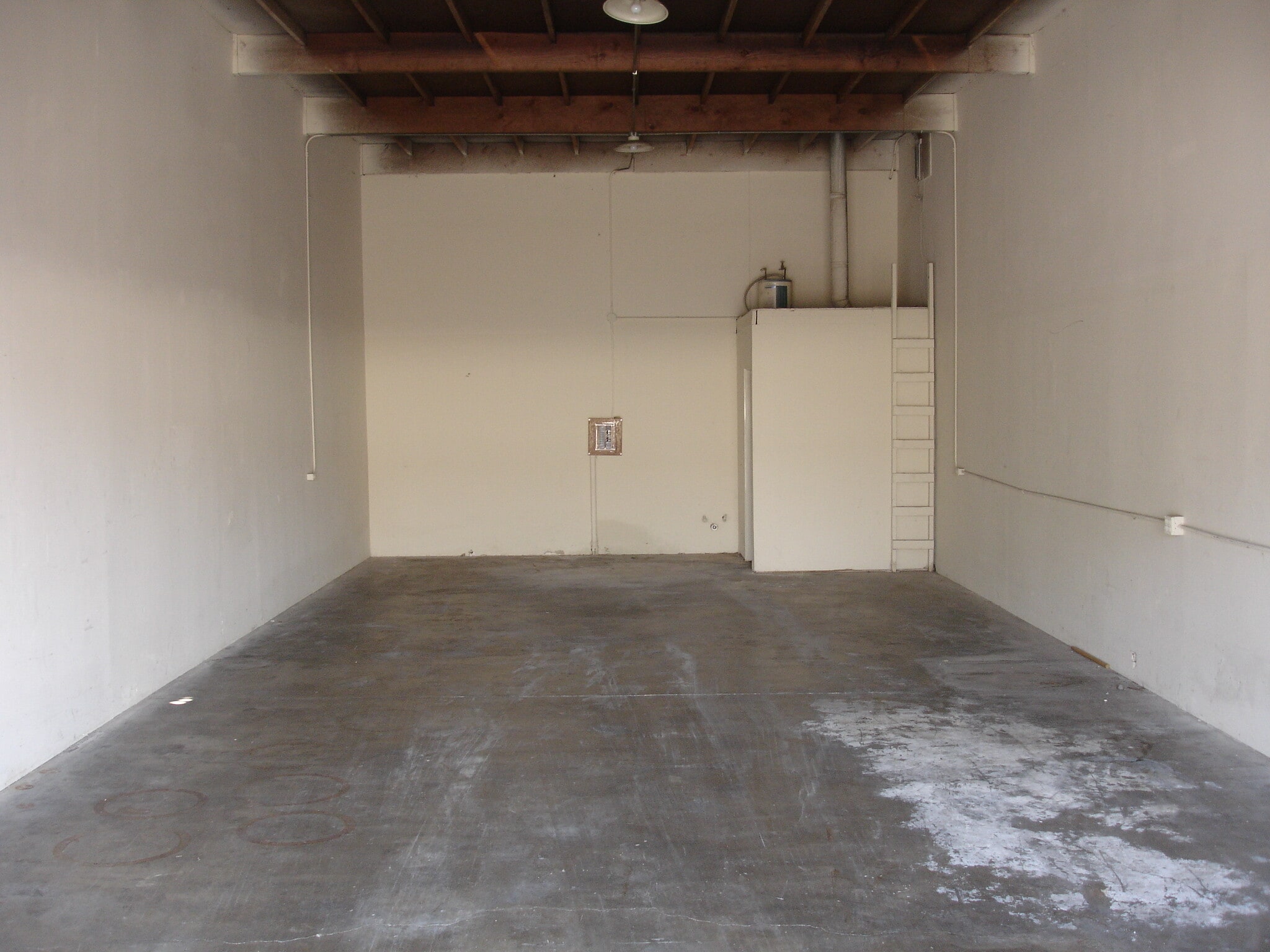 1106 E Walnut St, Santa Ana, CA for lease Interior Photo- Image 1 of 3
