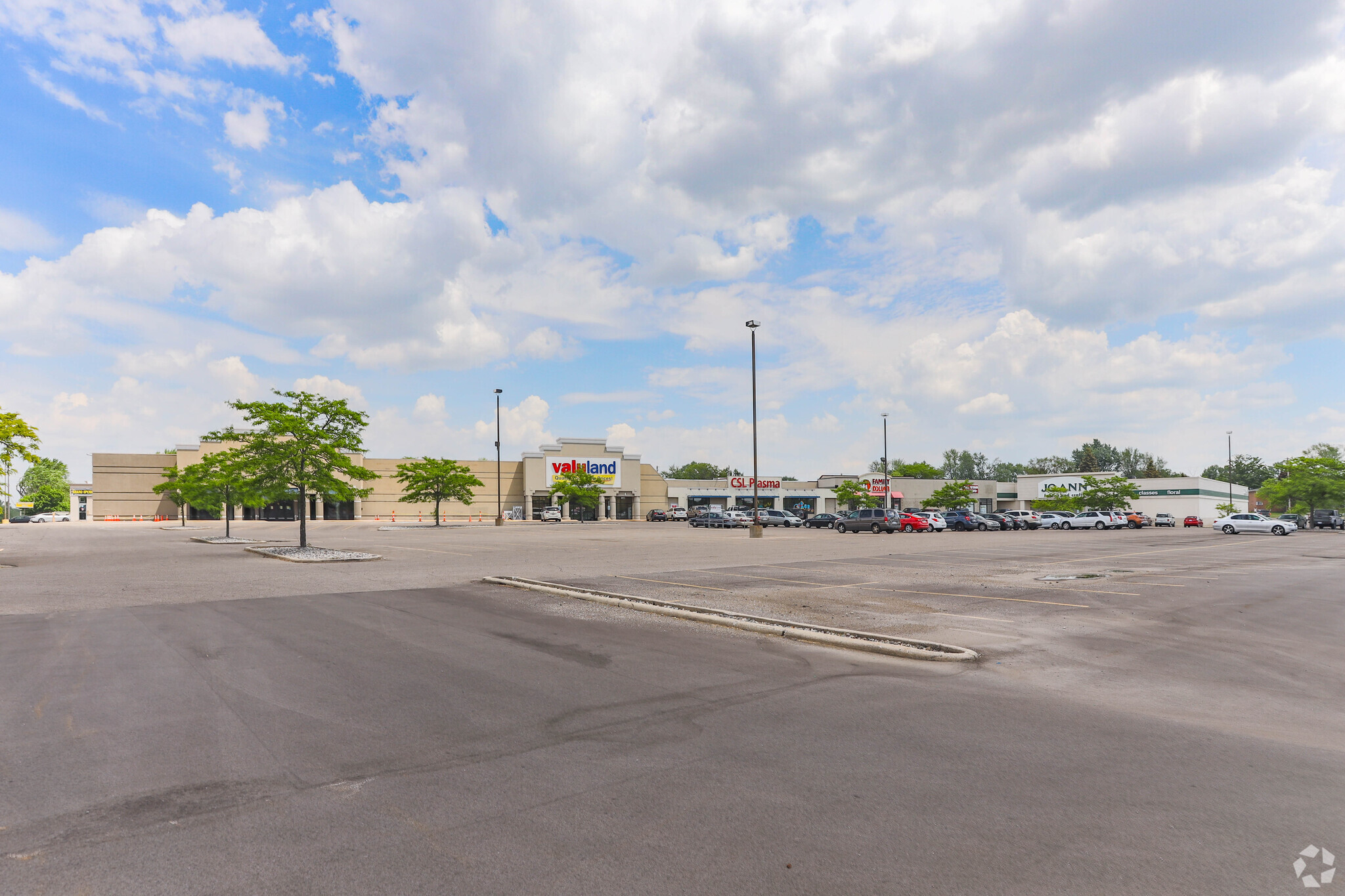 3700-3800 W Saginaw St, Lansing, MI for sale Primary Photo- Image 1 of 1