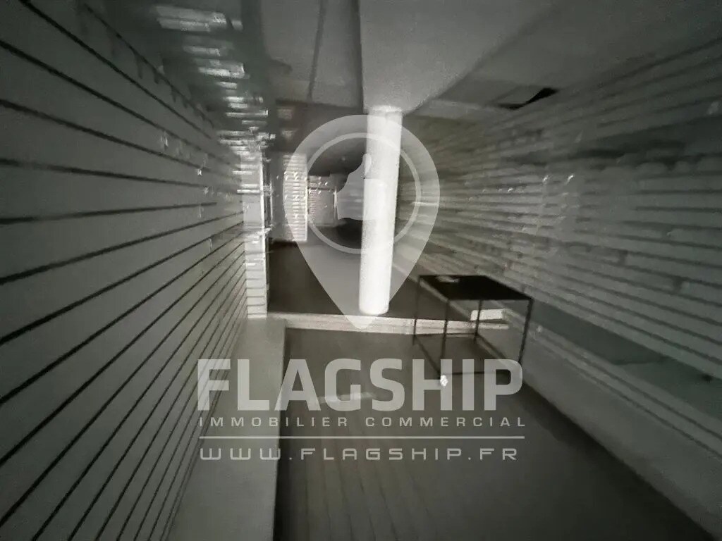 Commerce de détail dans Suresnes à louer Photo du bâtiment- Image 1 de 9