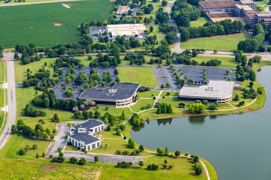 Gold Rock Portfolio portefeuille de 2 propriétés à vendre sur LoopNet.ca - Photo du bâtiment - Image 2 de 7