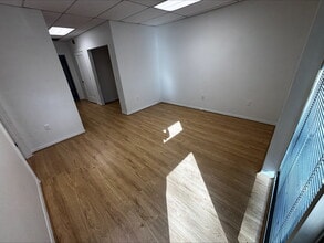 1715 Independence Blvd, Sarasota, FL for lease Interior Photo- Image 1 of 6