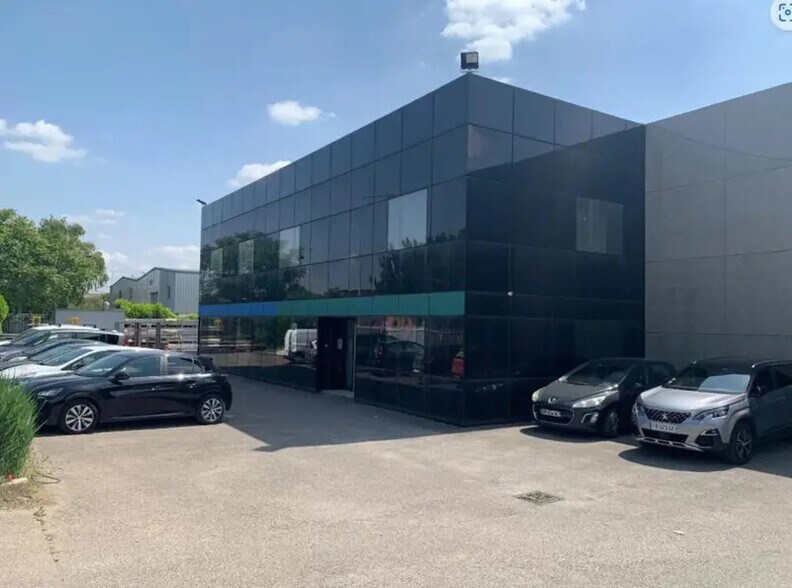 Flex in Vaulx-en-Velin for lease - Building Photo - Image 2 of 7