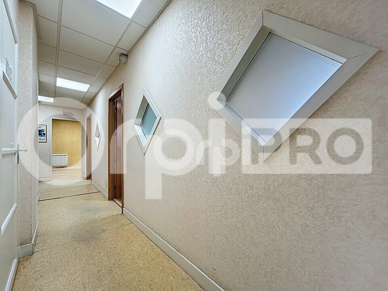 Office in Chantilly for sale - Interior Photo - Image 3 of 6