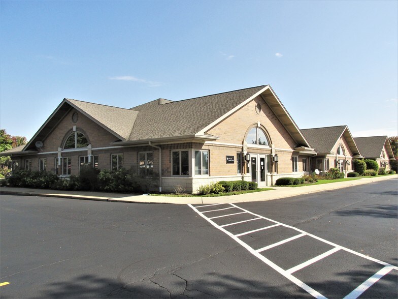 2214 Huntington Dr N, Algonquin, IL à vendre - Photo du bâtiment - Image 1 de 7