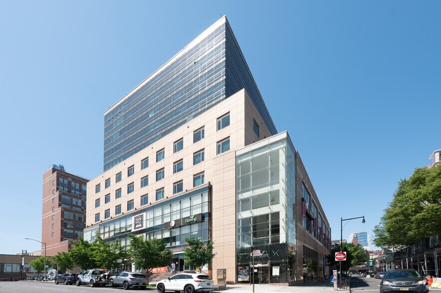 13620 38th Ave, Flushing, NY à vendre - Photo principale - Image 3 de 7