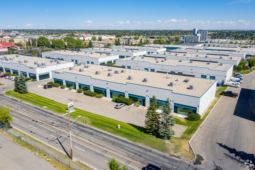1420 28th St NE, Calgary, AB à louer - Aérien - Image 2 de 2