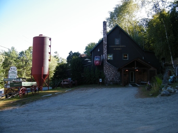 581 US Route 9, Schroon Lake, NY à vendre Photo principale- Image 1 de 14