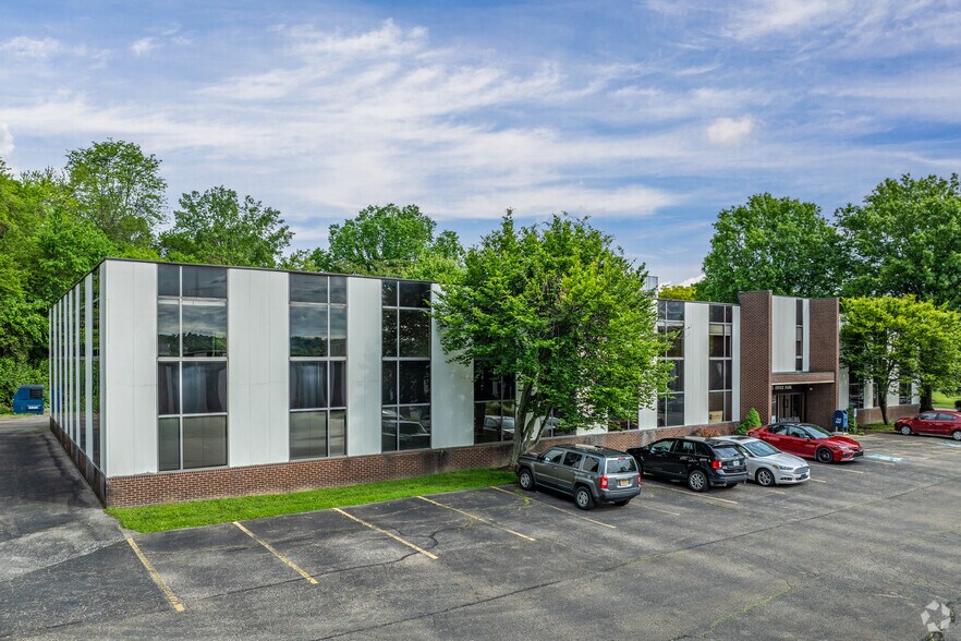 600 N Bell Ave, Carnegie, PA à louer - Photo du bâtiment - Image 3 de 9