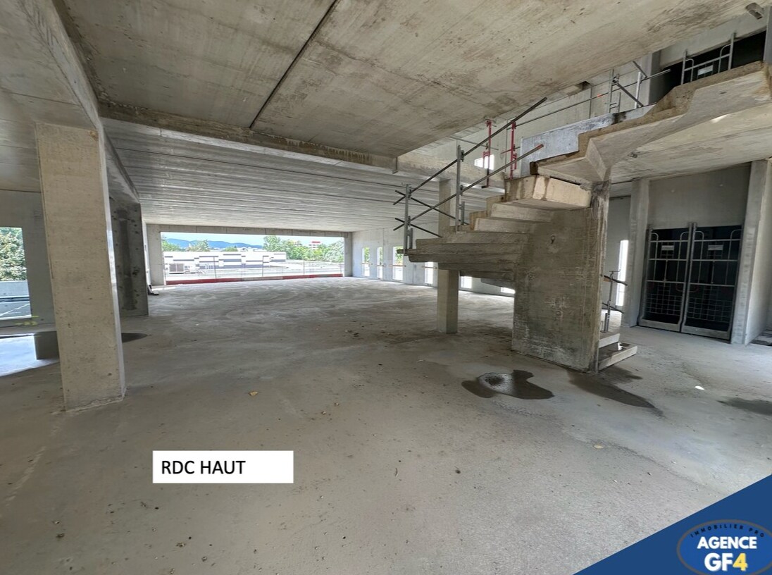 334 Chemin De Champivost, Limonest, RHO 69760 - - - Interior Photo - Image 2 of 4