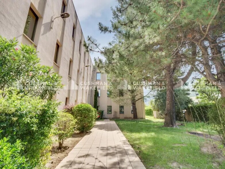 155 Rue Du Dirigeable, Aubagne à louer - Photo du bâtiment - Image 2 de 14