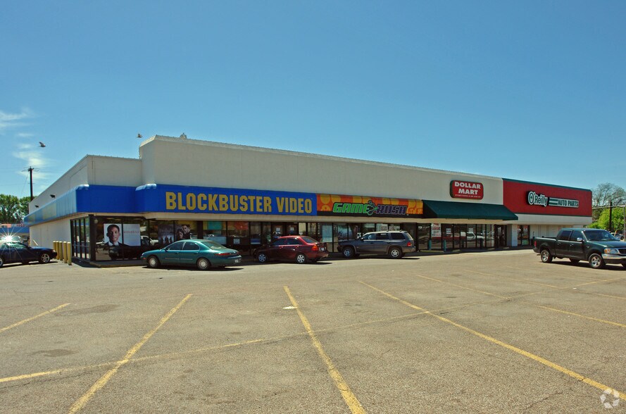 305 W Ennis Ave, Ennis, TX à louer - Photo du bâtiment - Image 2 de 3