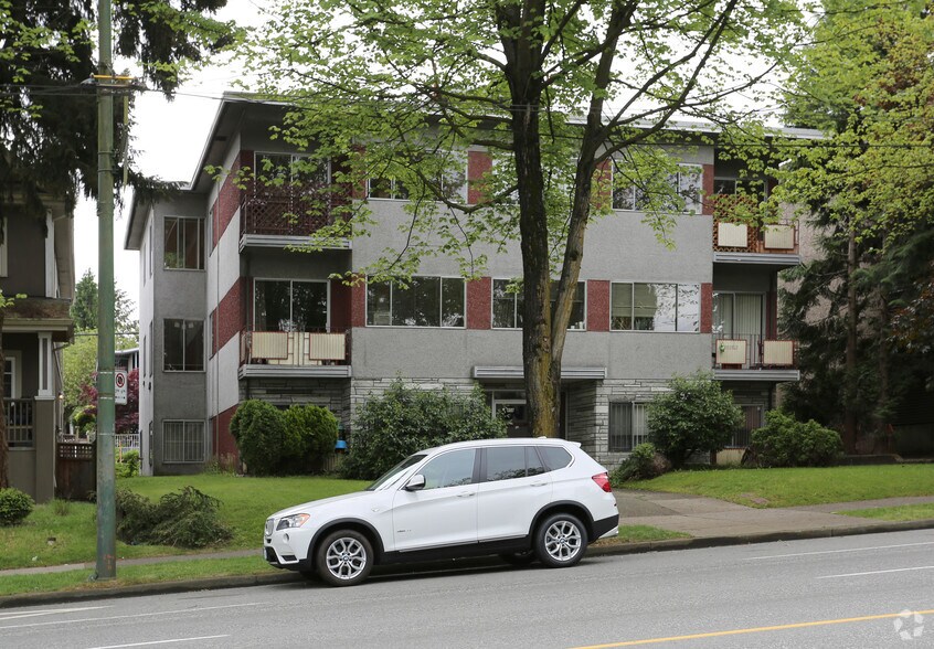 958 E Broadway, Vancouver, BC à vendre - Photo du bâtiment - Image 2 de 4