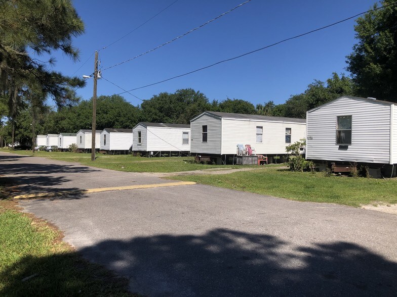 6304 Eugene Acres Ln, Gibsonton, FL à vendre - Photo du bâtiment - Image 2 de 21