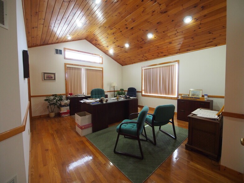 42 Michael St, East Haven, CT à vendre - Photo du bâtiment - Image 3 de 10