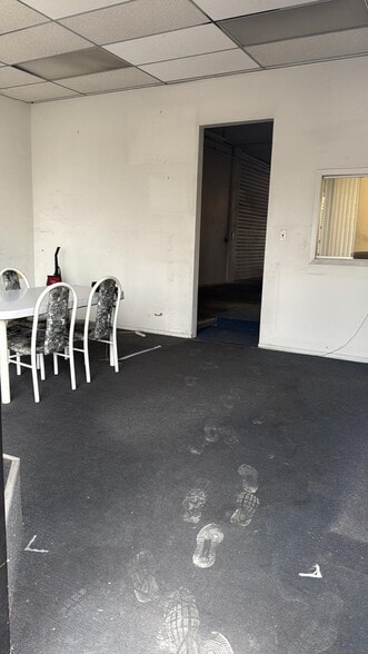 445-453 Hempstead Tpke, West Hempstead, NY for lease - Building Photo - Image 3 of 6