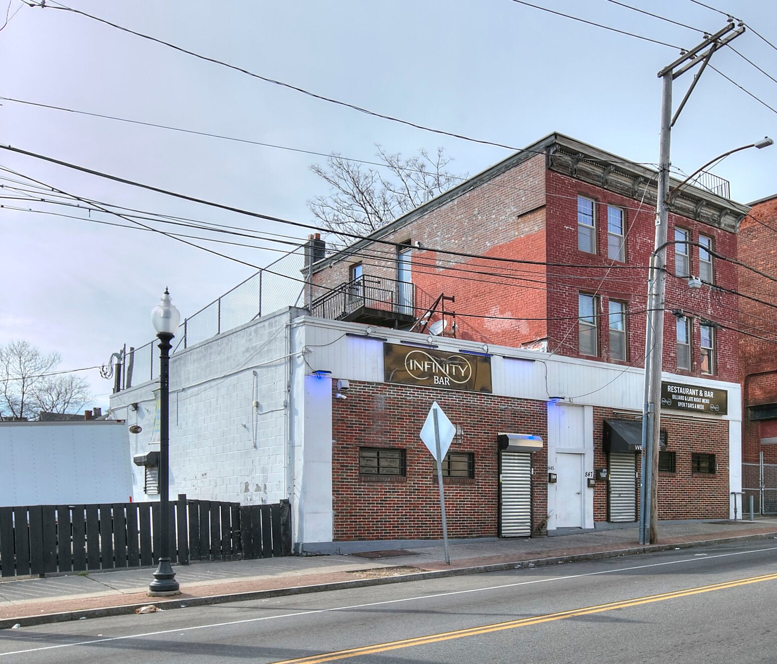 845 E Main St, Bridgeport, CT à vendre Photo du bâtiment- Image 1 de 29