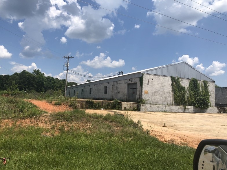 1139 E 3rd St, Jackson, GA à louer - Photo du bâtiment - Image 2 de 20
