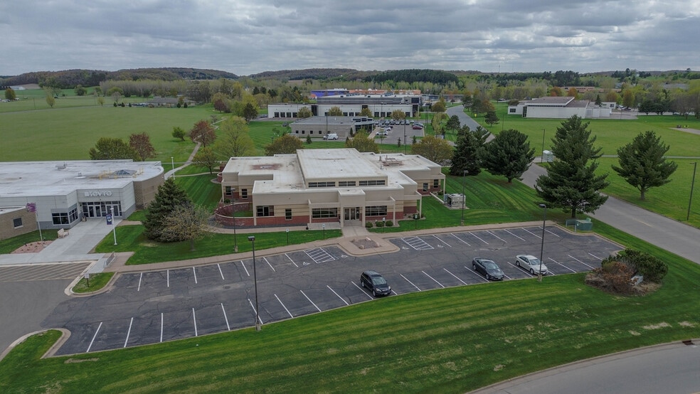 401 Technology Dr E, Menomonie, WI for sale - Building Photo - Image 1 of 27
