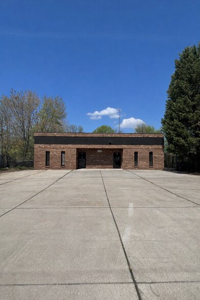 808 English Rd, High Point, NC à vendre - Photo principale - Image 1 de 5
