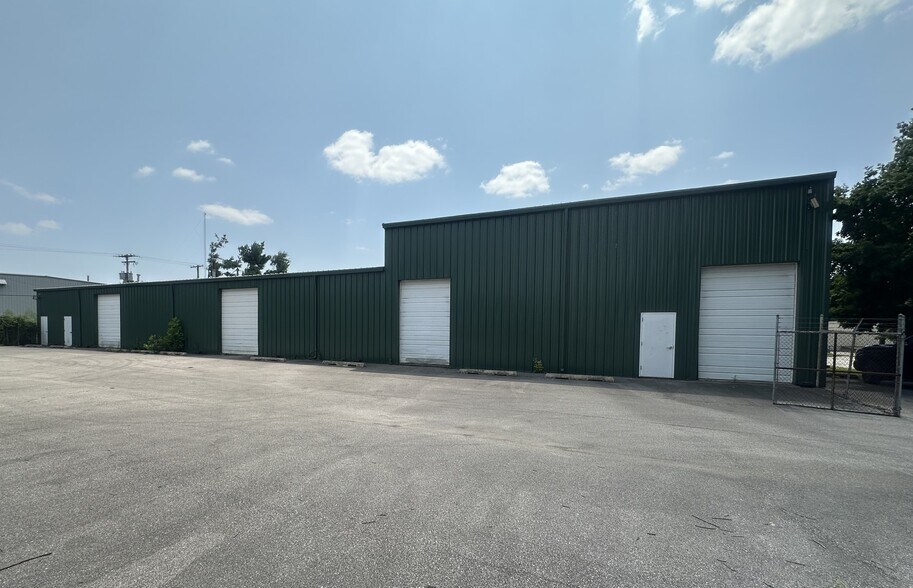 2017 S Yost Ave, Bloomington, IN à louer - Photo du bâtiment - Image 2 de 6