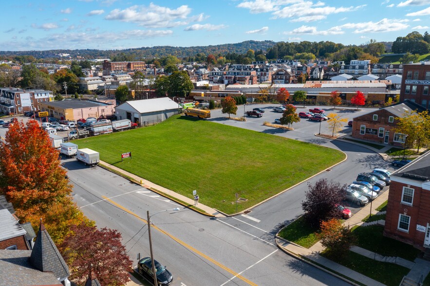 1320 W Market St, York, PA for lease - Building Photo - Image 1 of 1