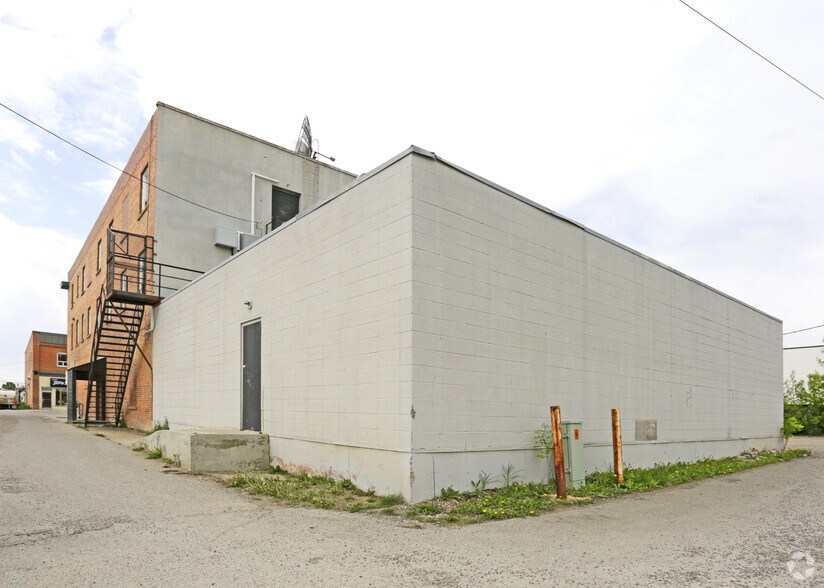 2014 19th Ave, Didsbury, AB à louer - Photo du bâtiment - Image 2 de 3
