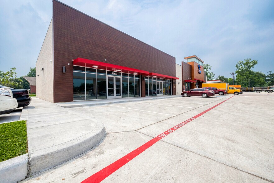 7755 N Wayside Dr, Houston, TX à louer - Photo du bâtiment - Image 3 de 32