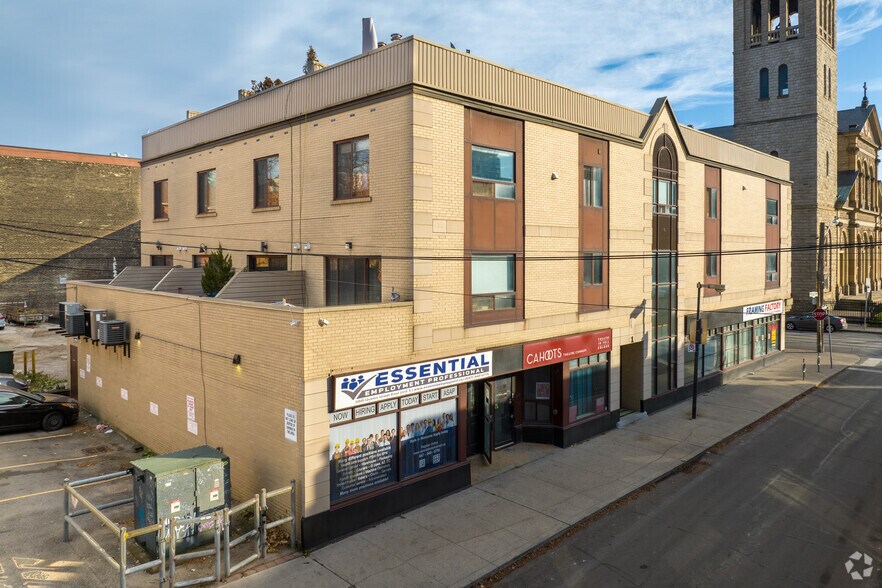 388 Queen St E, Toronto, ON à vendre - Photo du bâtiment - Image 2 de 3