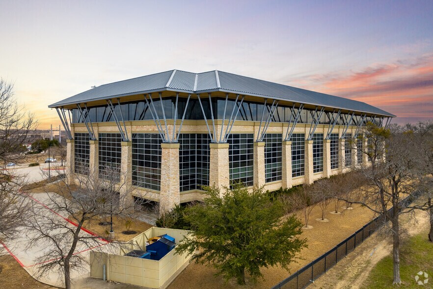 2150 S Central Expy, McKinney, TX à louer - Photo du bâtiment - Image 3 de 11