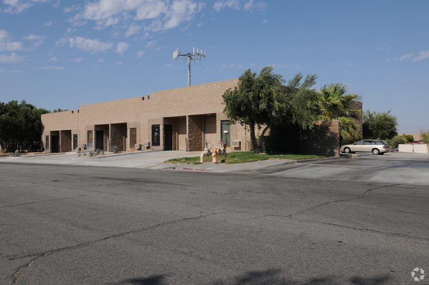 401 W Radio Rd, Palm Springs, CA for lease - Building Photo - Image 3 of 4