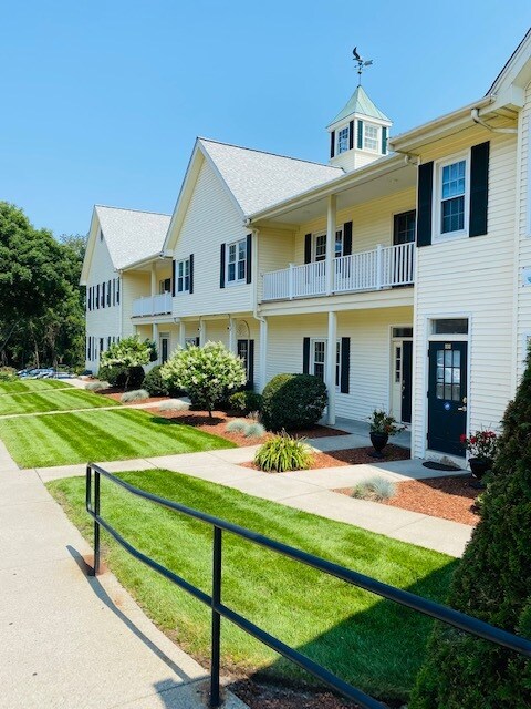 2-18 Vinal Sq, Chelmsford, MA à louer Photo du bâtiment- Image 1 de 14