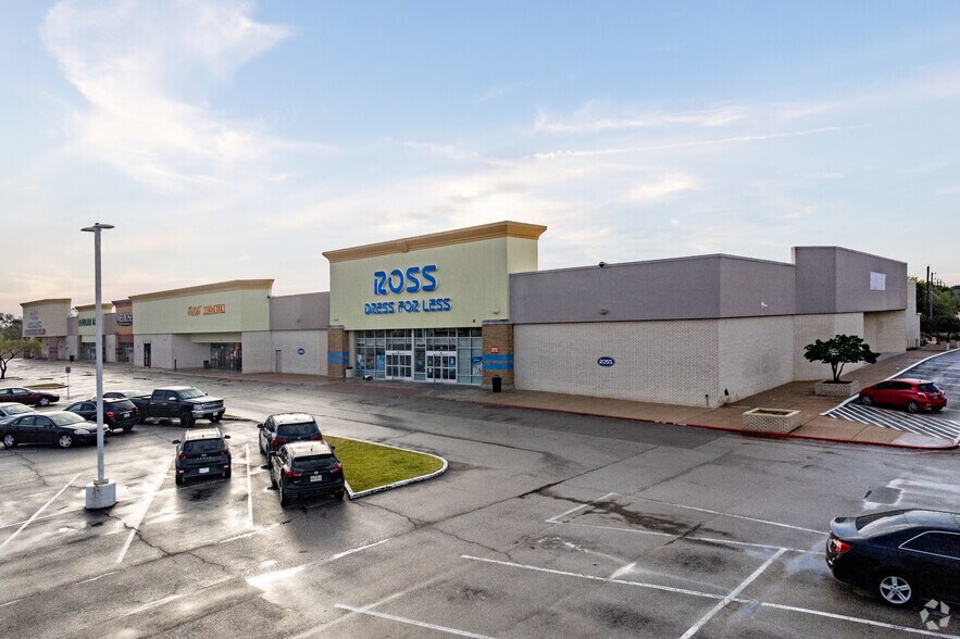 1004 E Southmore Ave, Pasadena, TX à louer - Photo du bâtiment - Image 2 de 8