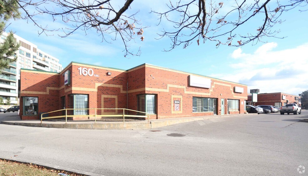 160 E Beaver Creek Rd, Richmond Hill, ON à vendre - Photo du bâtiment - Image 2 de 5