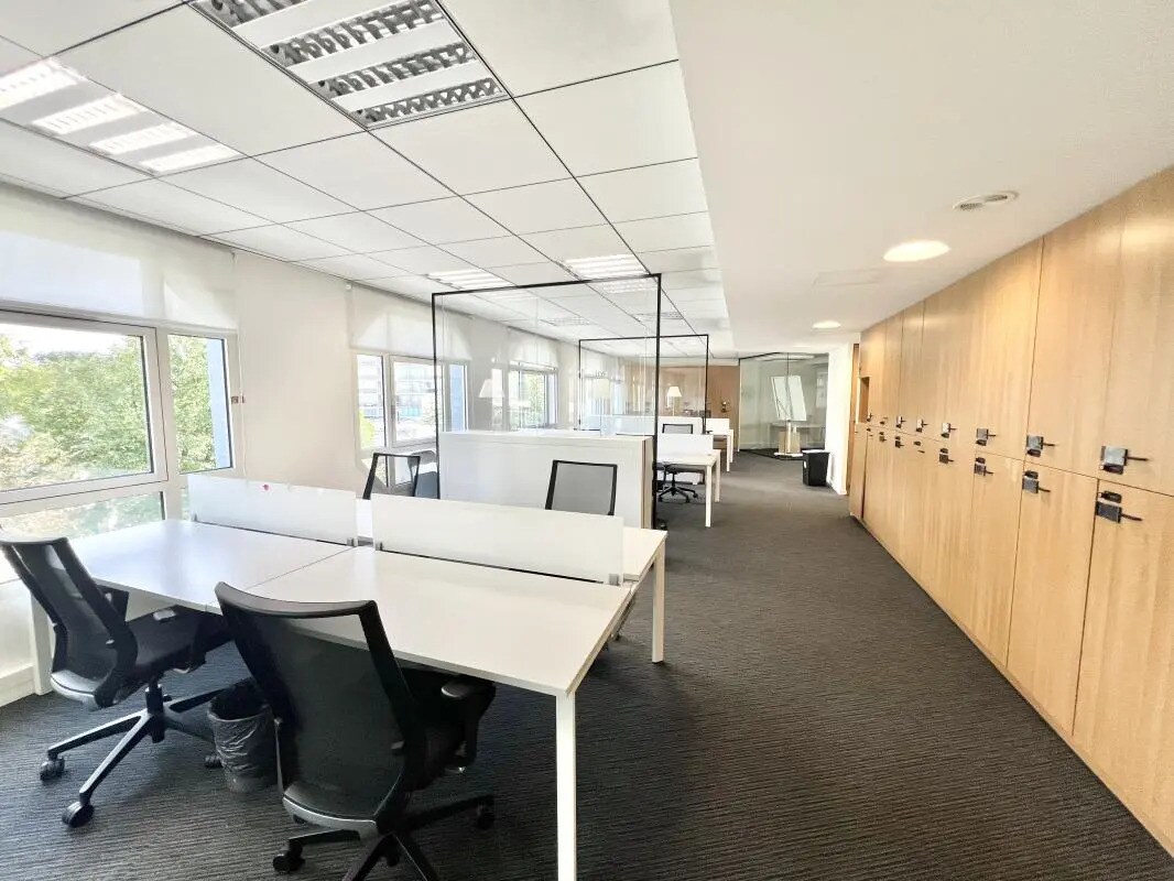 Office in Puteaux for lease Building Photo- Image 1 of 8