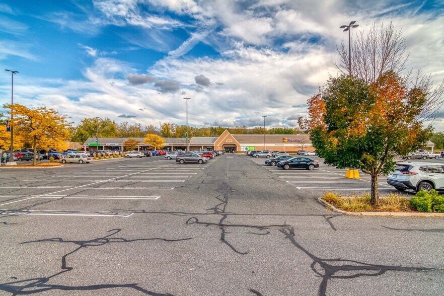 660 Merrill Rd, Pittsfield, MA à louer - Photo du bâtiment - Image 2 de 12