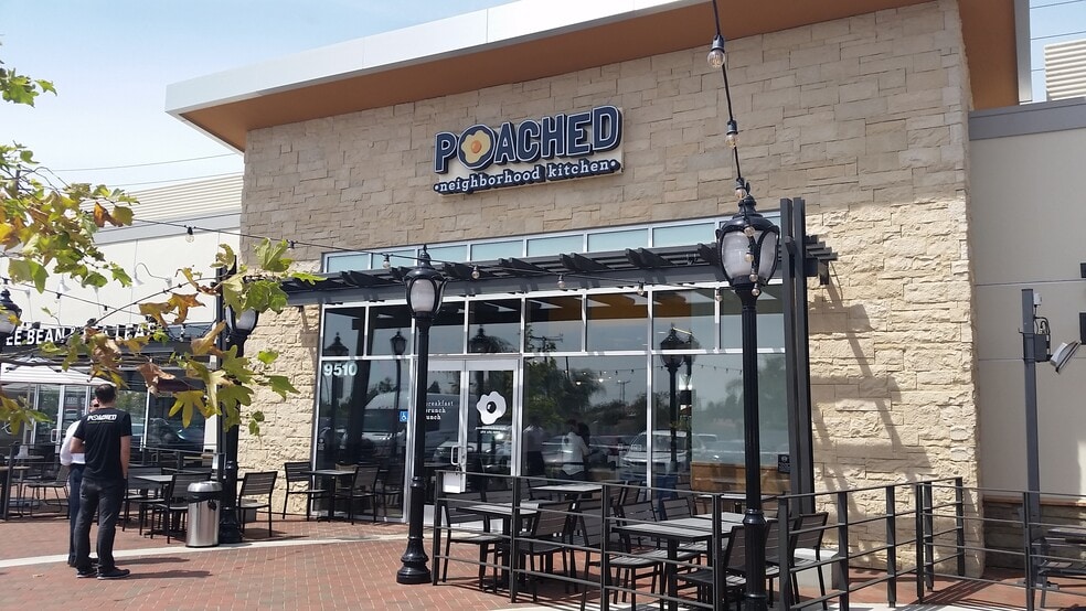 9500-9516 Lakewood Blvd, Downey, CA for lease - Building Photo - Image 2 of 3