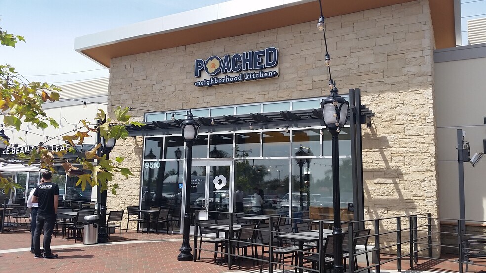 9500-9516 Lakewood Blvd, Downey, CA à louer - Photo du bâtiment - Image 2 de 3