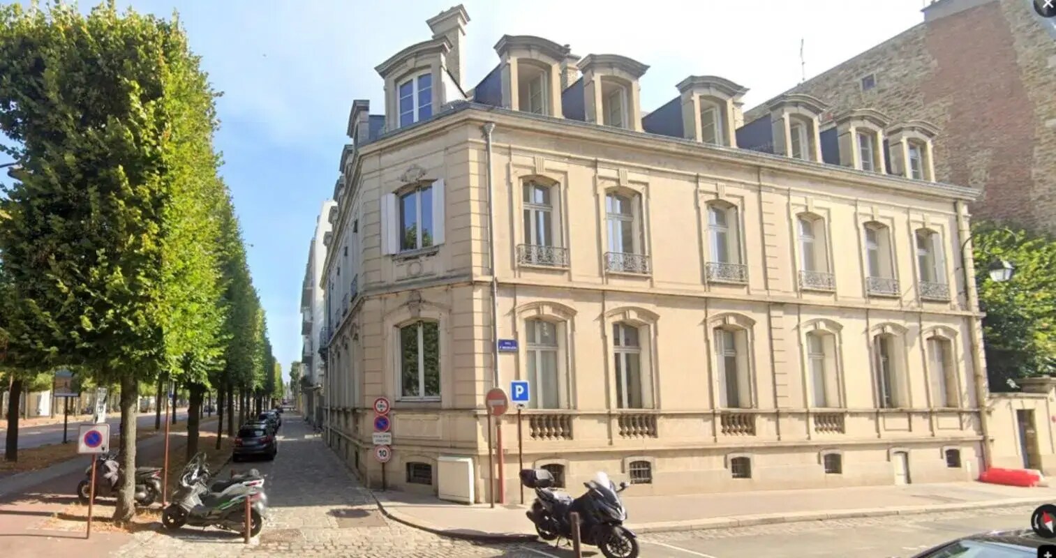 Boulevard Du Roi, Versailles for lease Building Photo- Image 1 of 4