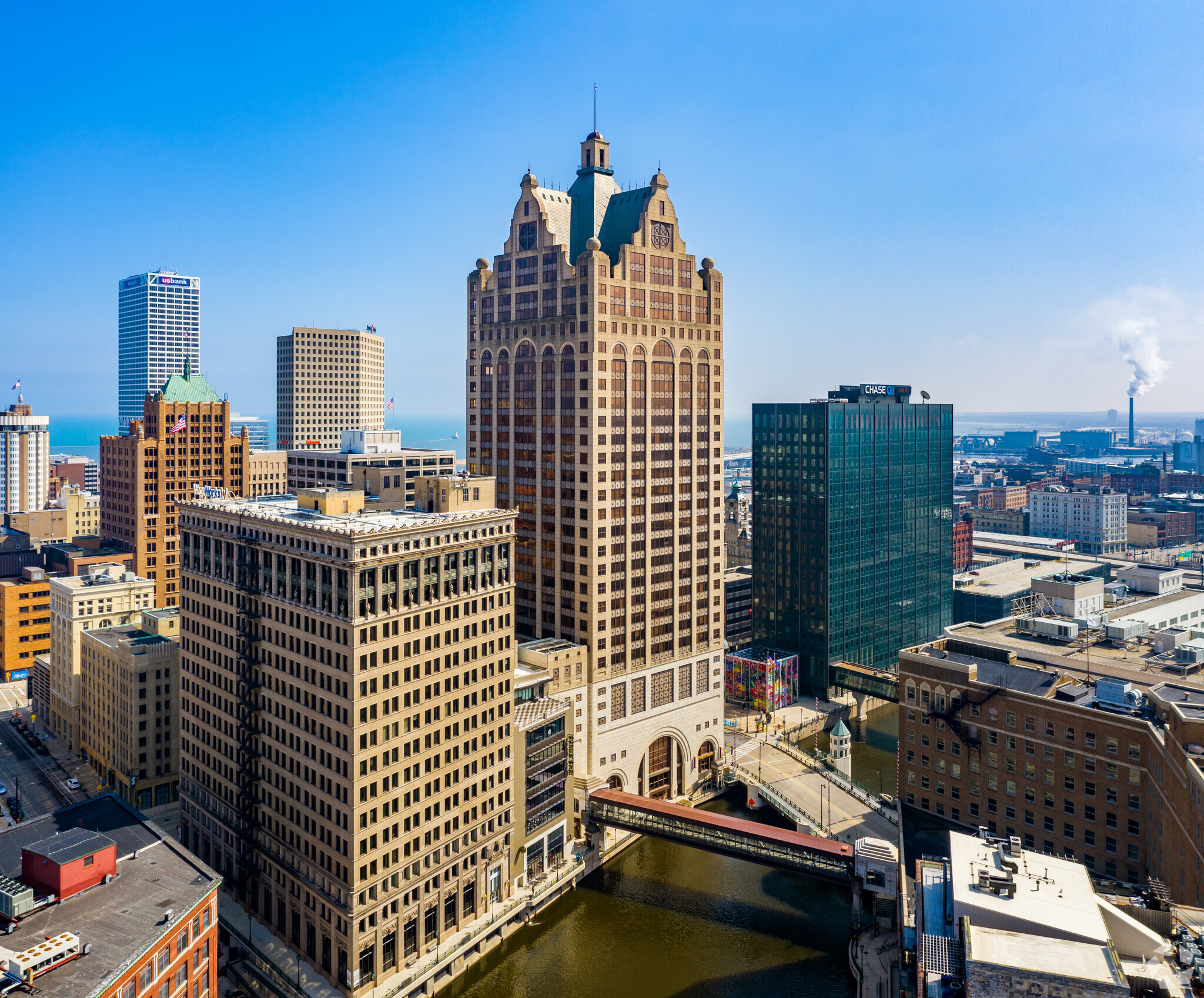 100 E Wisconsin Ave, Milwaukee, WI for sale Primary Photo- Image 1 of 1