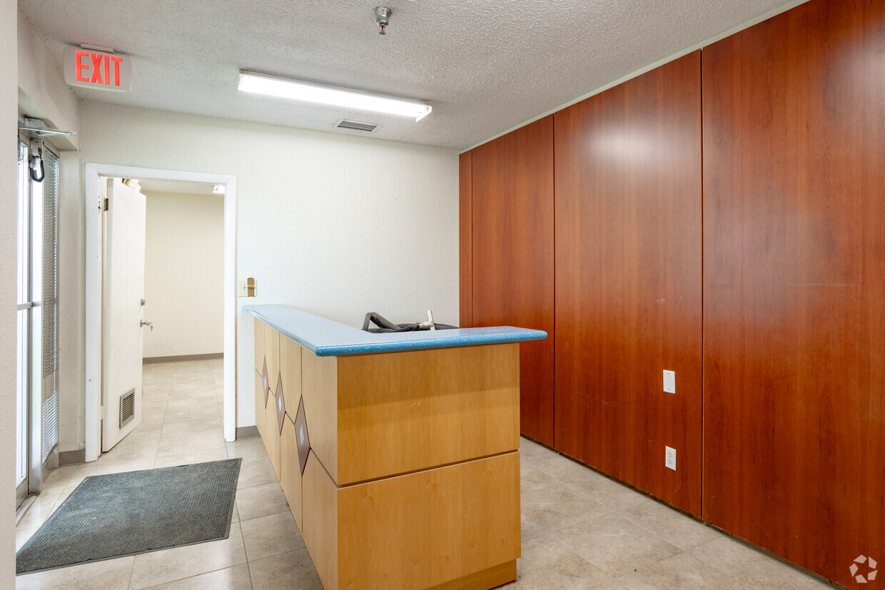 750 NW 57th Ct, Fort Lauderdale, FL for lease Interior Photo- Image 1 of 11