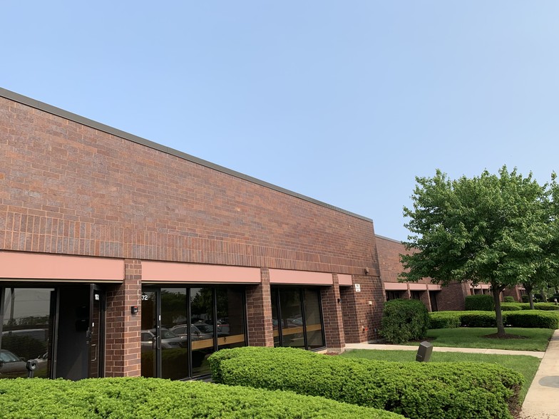 1450-1484 Elmhurst Rd, Elk Grove Village, IL à louer - Photo du bâtiment - Image 3 de 8