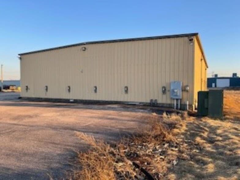 1604 Schwan Dr, Mendota, IL à vendre - Photo du bâtiment - Image 2 de 11