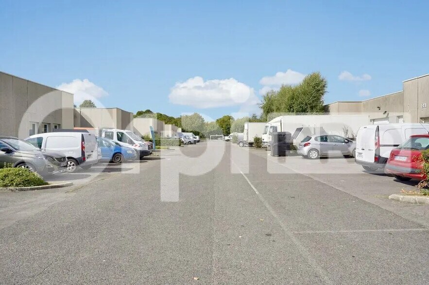 Flex dans Lognes à louer - Photo du bâtiment - Image 2 de 12