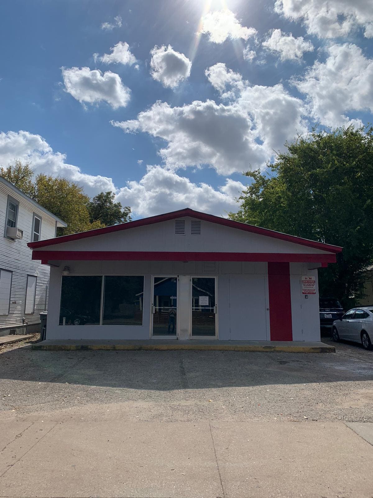 2113 E Cesar Chavez St, Austin, TX for lease Primary Photo- Image 1 of 15